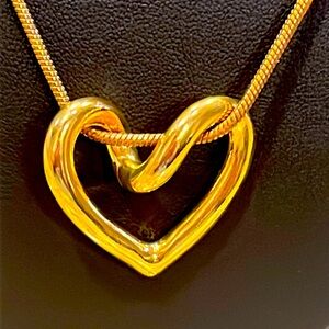 Vintage Necklace - super Heart design With gold two toned chain